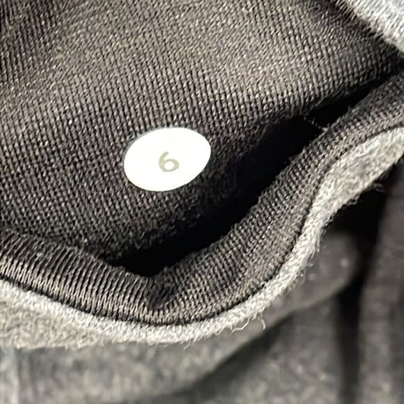 Lululemon Dhanurasana Crop II Leggings Dark Gray Ruched Back Cut Out Hem Sz 6 - Picture 14 of 15